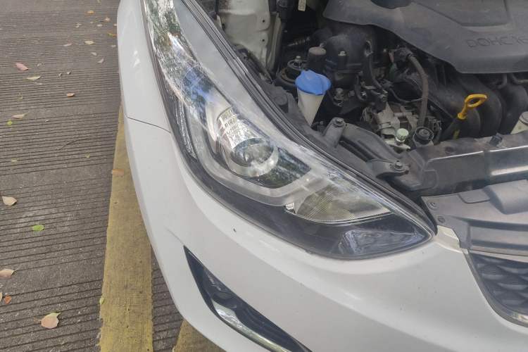 Used Hyundai Elantra (5th Generation / Langdong) 2016 1.6L Automatic Smart Version Right Front Headlight