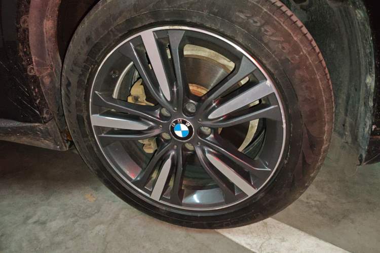 Used BMW X5 2018 xDrive35i Elegant Edition Right Front Wheel Hub