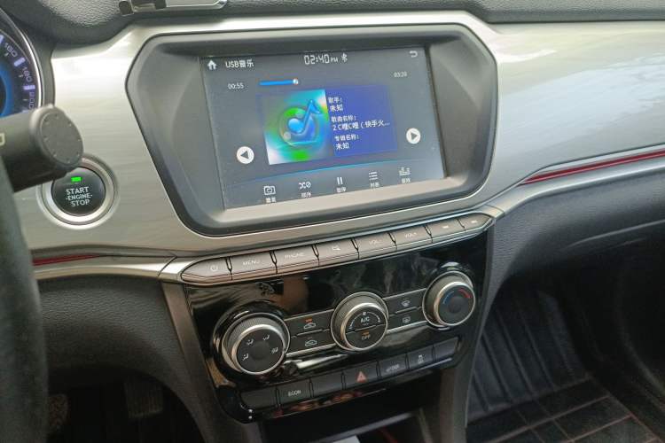 Used Haval H2 2018 Blue Label 1.5T Dual-Clutch Two-Wheel-Drive Elite Model Audio And AC Panel