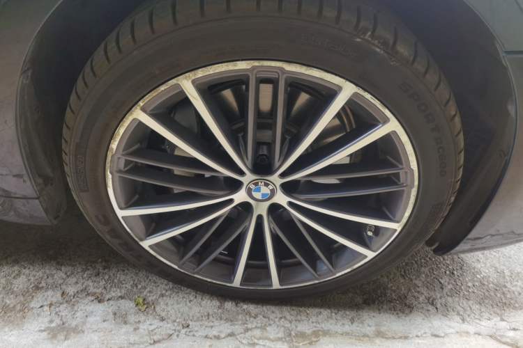 Used BMW 5 Series 2020 530Li Luxury Edition M Sport Package Right Front Wheel Hub