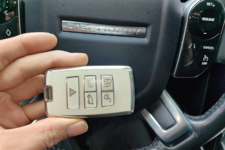 Used Land Rover Discovery 2019 3.0 SC V6 SE Vehicle Key