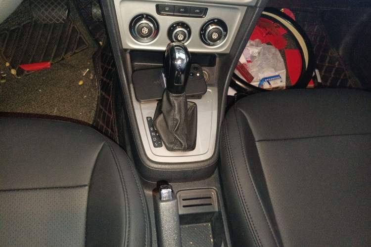 Used Volkswagen Lavida 2013 Revised Classic 1.6L Automatic Fashion Edition