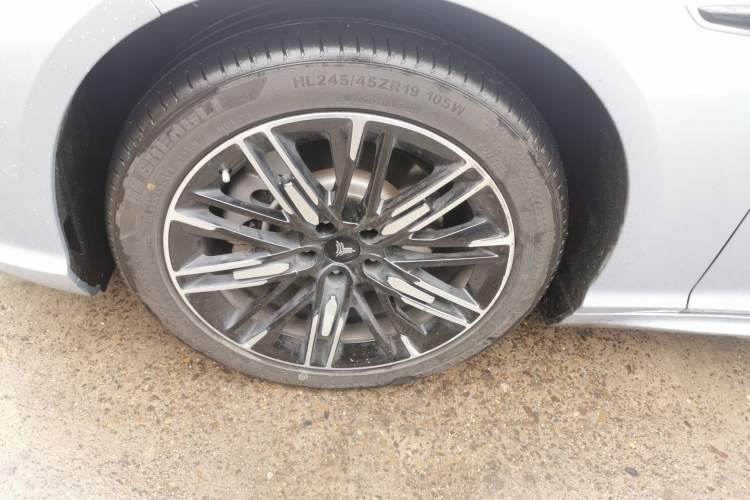 Used NETA S 2024 Extended-Range 1060 Edition Left Front Wheel Hub