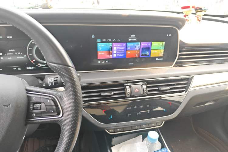 Used Hongqi HS5 2019 2.0T Smart Connect Flagship Edition Audio And AC Panel