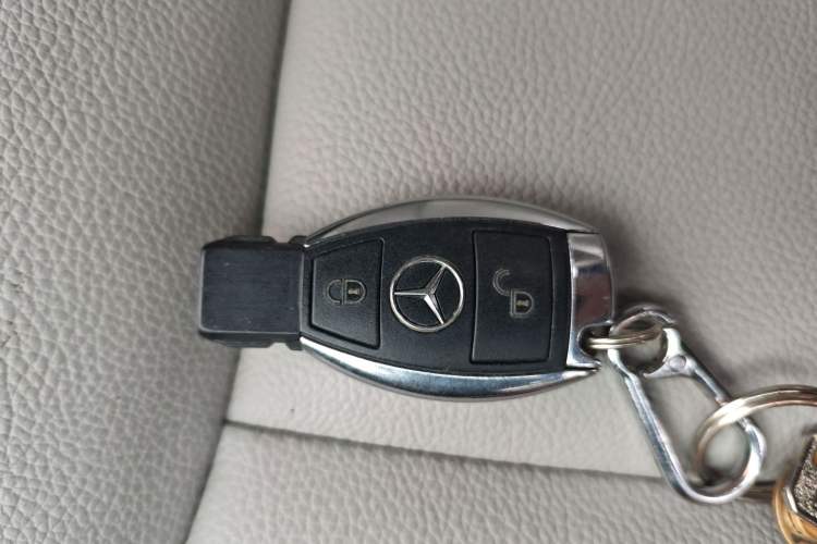 Used Mercedes-Benz R-Class 2011 R 300 L Business Model Vehicle Key