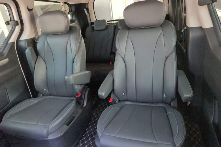 Used SAIC MAXUS G20 2023 ES 2.0T Gasoline Automatic Value Edition Left Rear Seat