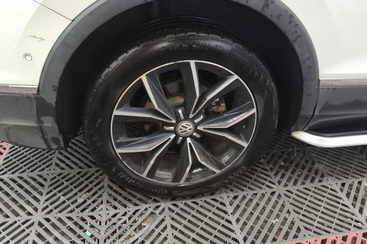 Used Volkswagen Tiguan L 2017 330TSI Automatic Two-Wheel Drive Flagship Edition Right Rear Wheel Hub