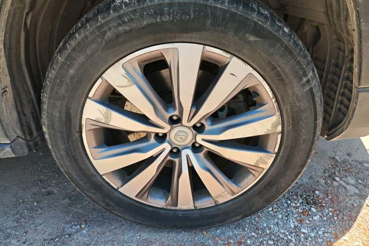 Used CHANGAN CS95 2017 2.0T Four-Wheel Drive ZhiZun Edition Right Front Wheel Hub