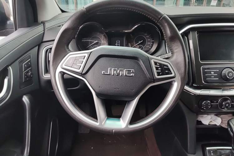 Used JMC Yuhu 7 2017 2.0T Gasoline Automatic Two-Wheel Drive Luxury Edition JX4G20A5L