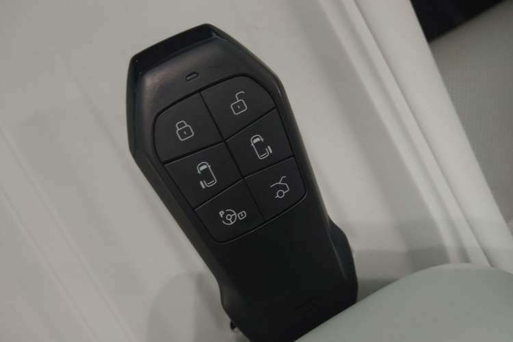 Used XPeng X9 2025 740 Ultra-Long Range Max
