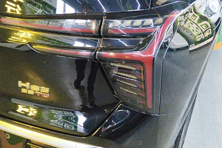 Used Hongqi HS3 2023 1.5T Two-Wheel Drive Shanwei Edition Right Rear Taillight