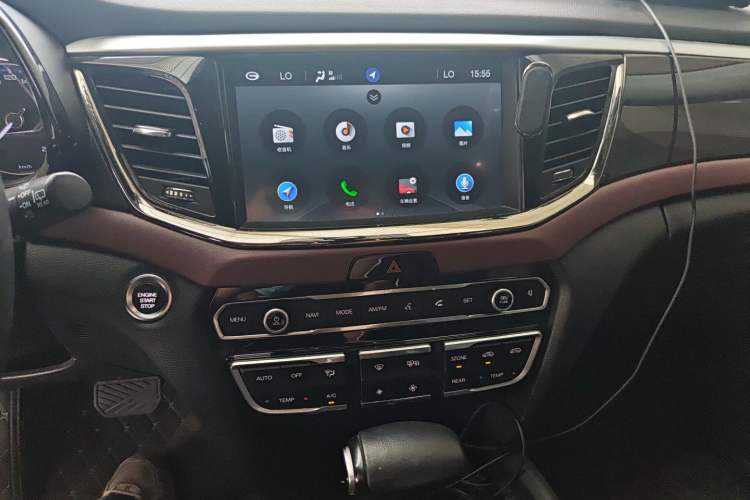 Used GAC Trumpchi GS8 2017 320T Two-Wheel Drive Luxury Smart Connectivity Version (7 Seats) Audio And AC Panel