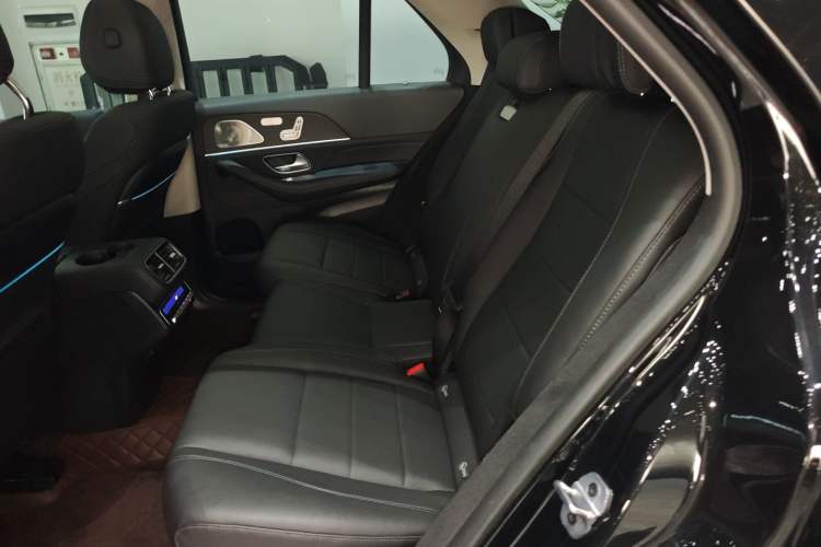 Used Mercedes-Benz GLE 2024 GLE 450 4MATIC Luxury Model Left Rear Seat