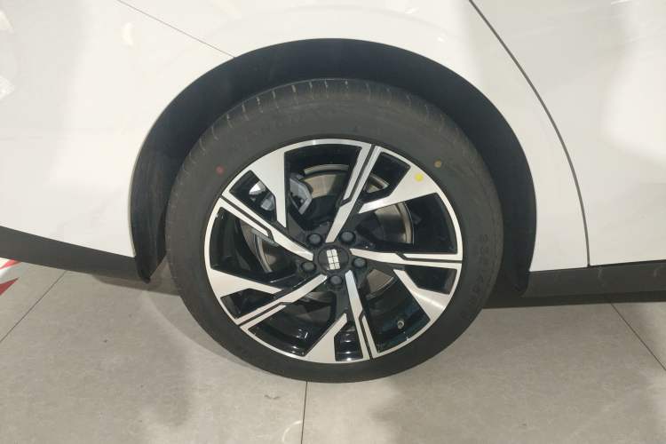 Used Geely Galaxy L6 2024 125km Creative Edition
