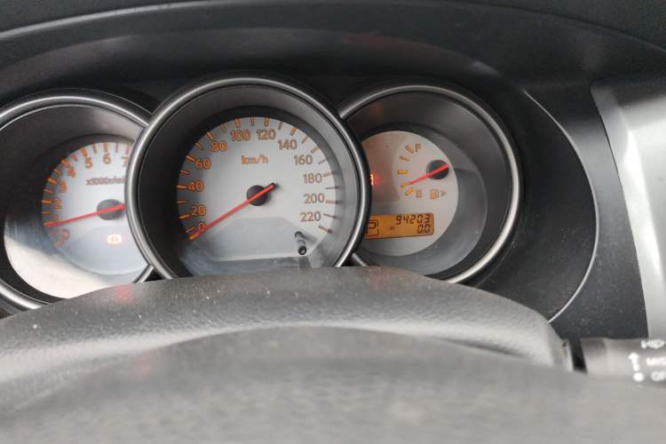 Used Nissan Livina 2010 Jingyue Edition 1.6L Automatic All-in-One Model Odometer Close Up