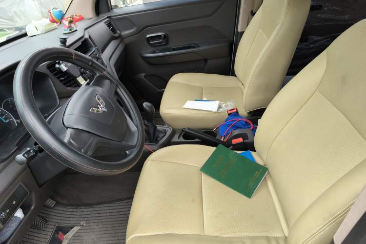 Used Wuling Hongguang V 2019 1.5L Standard Version China VI LAR
