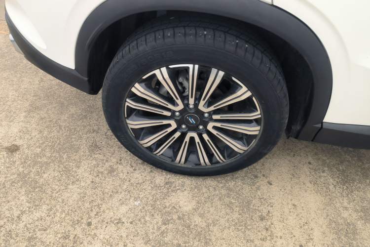 Used CHANGAN OSHAN X5 2021 1.5T DCT Prestige Edition Right Rear Wheel Hub