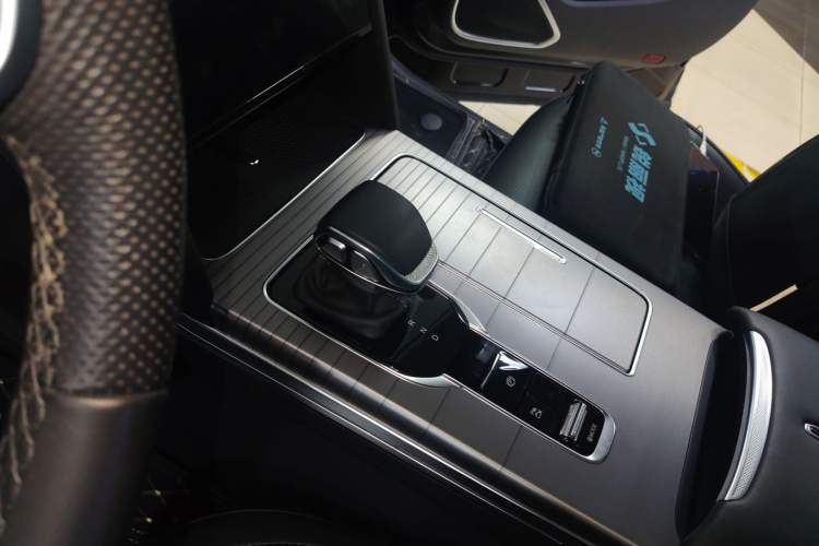 Used Hongqi HS7 PHEV 2024 2.0T PHEV Four-Wheel Drive Flagship Edition 7 Seats
