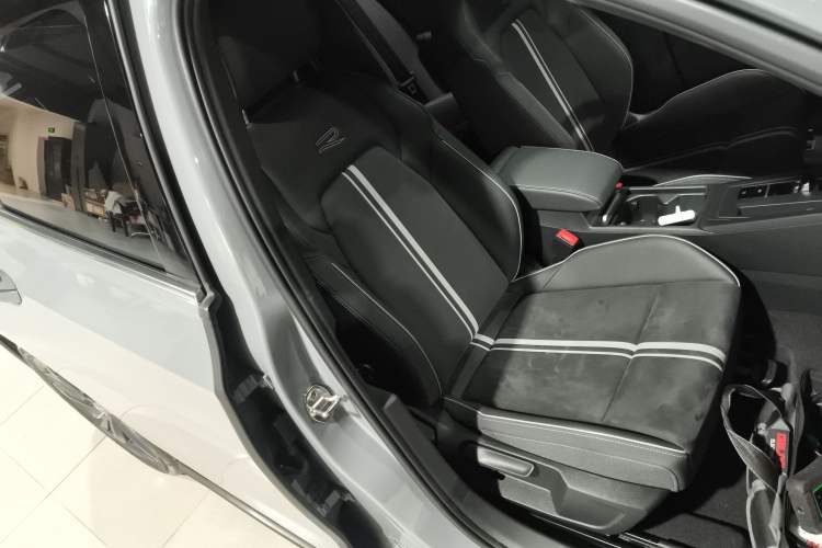 Used Volkswagen Golf 2021 280TSI DSG R-Line Right Front Seat