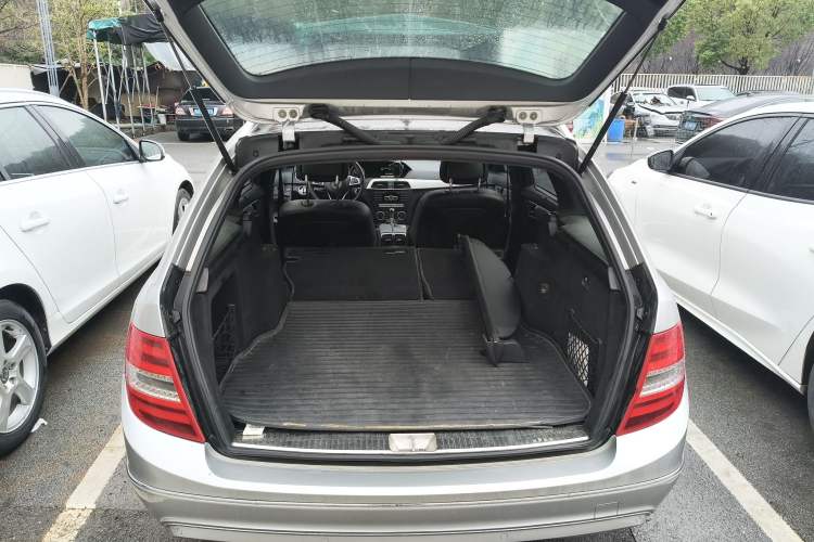 Used Mercedes-Benz C-Class 2011 C 200 Fashion Travel Edition