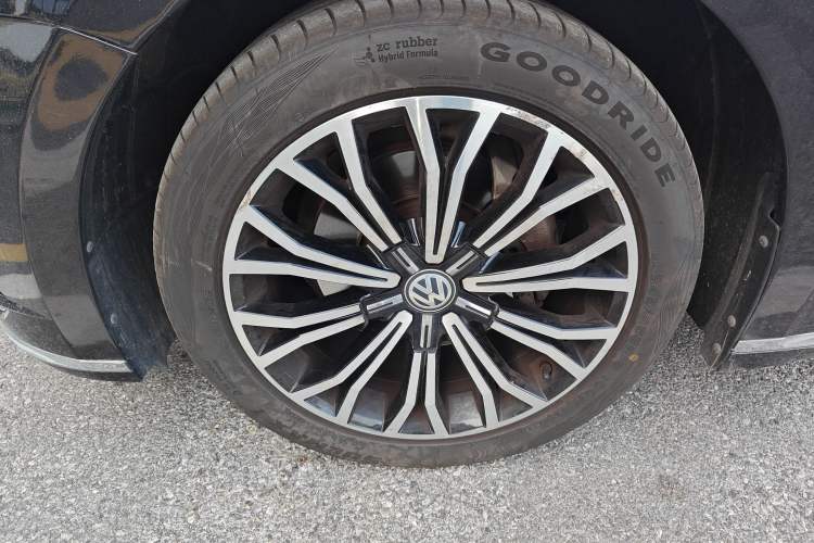 Used Volkswagen Phideon 2019 380TSI Two-Wheel Drive Business Edition China VI Standard