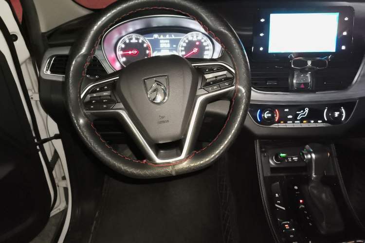 Used Baojun 730 2019 1.5T CVT Flagship Version 7 Seats China V Emission Standard Steering Wheel