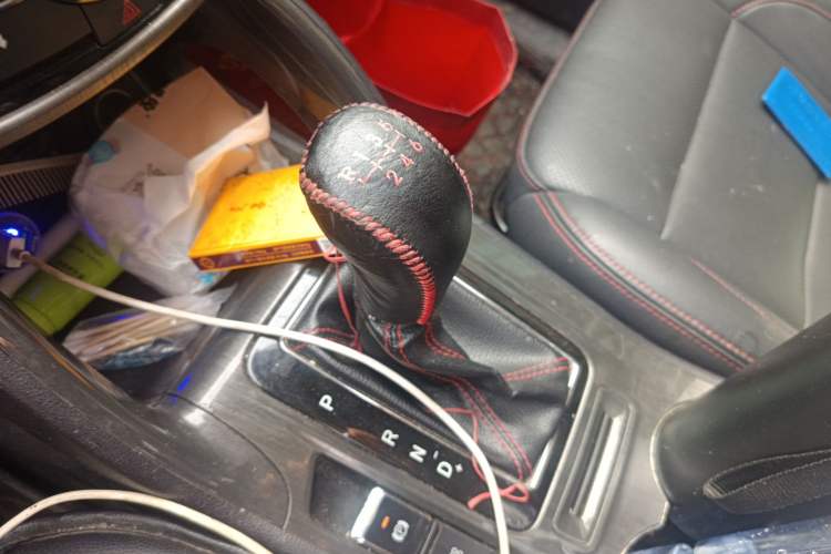 Used CHANGAN CS75 2017 Shangkui Edition 1.5T Automatic Fengyue Model Gear Lever