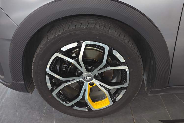 Used ORA Good Cat GT 2023 Mulan Edition 401km Prestige Version Left Front Wheel Hub