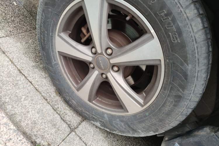 Used Haval H6 2015 Upgraded Model 1.5T Manual Two-Wheel Drive Elite Version Right Front Wheel Hub