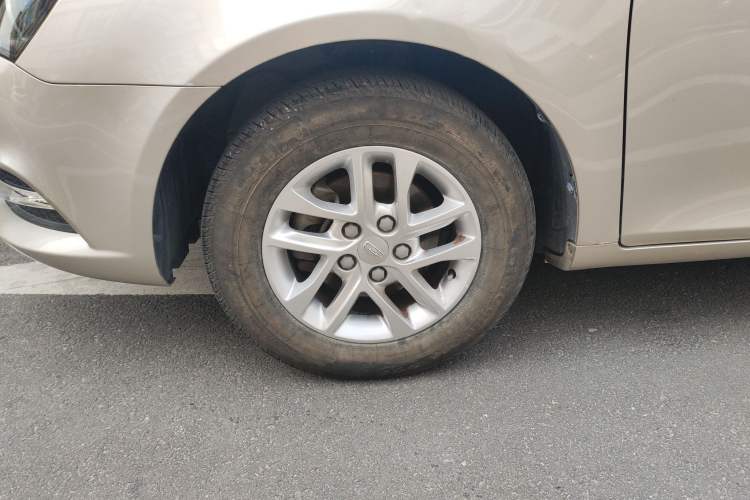 Used Geely Auto Emgrand 2017 Sedan Million Edition 1.5L Manual Luxury Model Left Front Wheel Hub