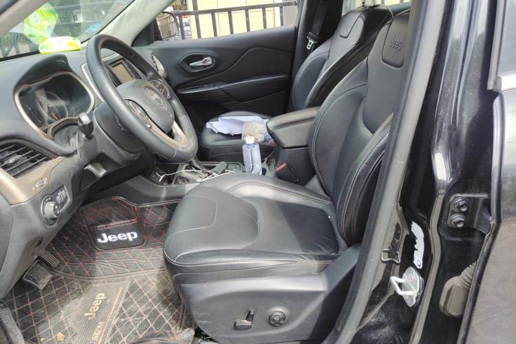 Used Jeep Cherokee 2016 2.4L Leading Edition
