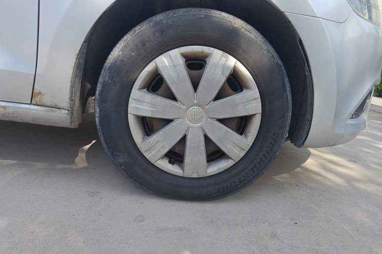 Used Volkswagen Jetta 2013 1.6L Manual Fashion Edition Right Front Wheel Hub