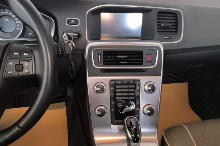 Used Volvo S60 2017 S60L T3 Smart Drive Edition Audio And AC Panel