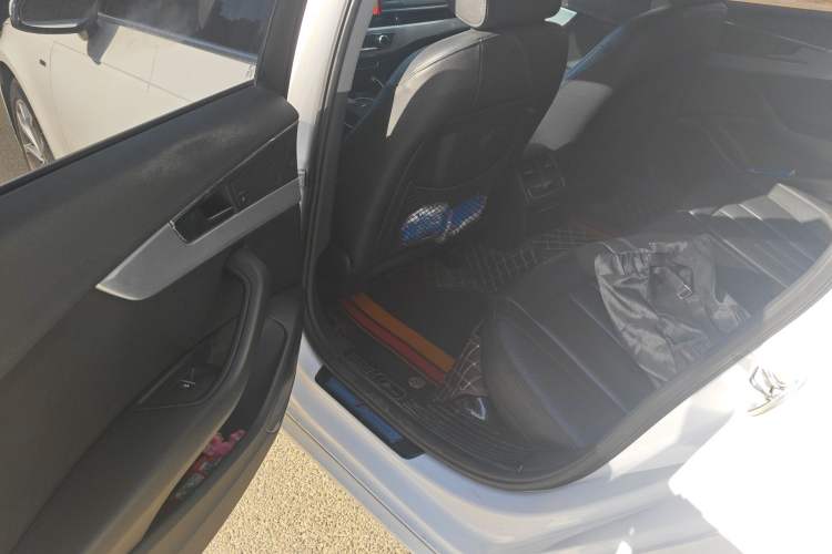 Used Audi A4L 2019 40 TFSI Fashion Edition China VI Emission Standard Left Rear Seat