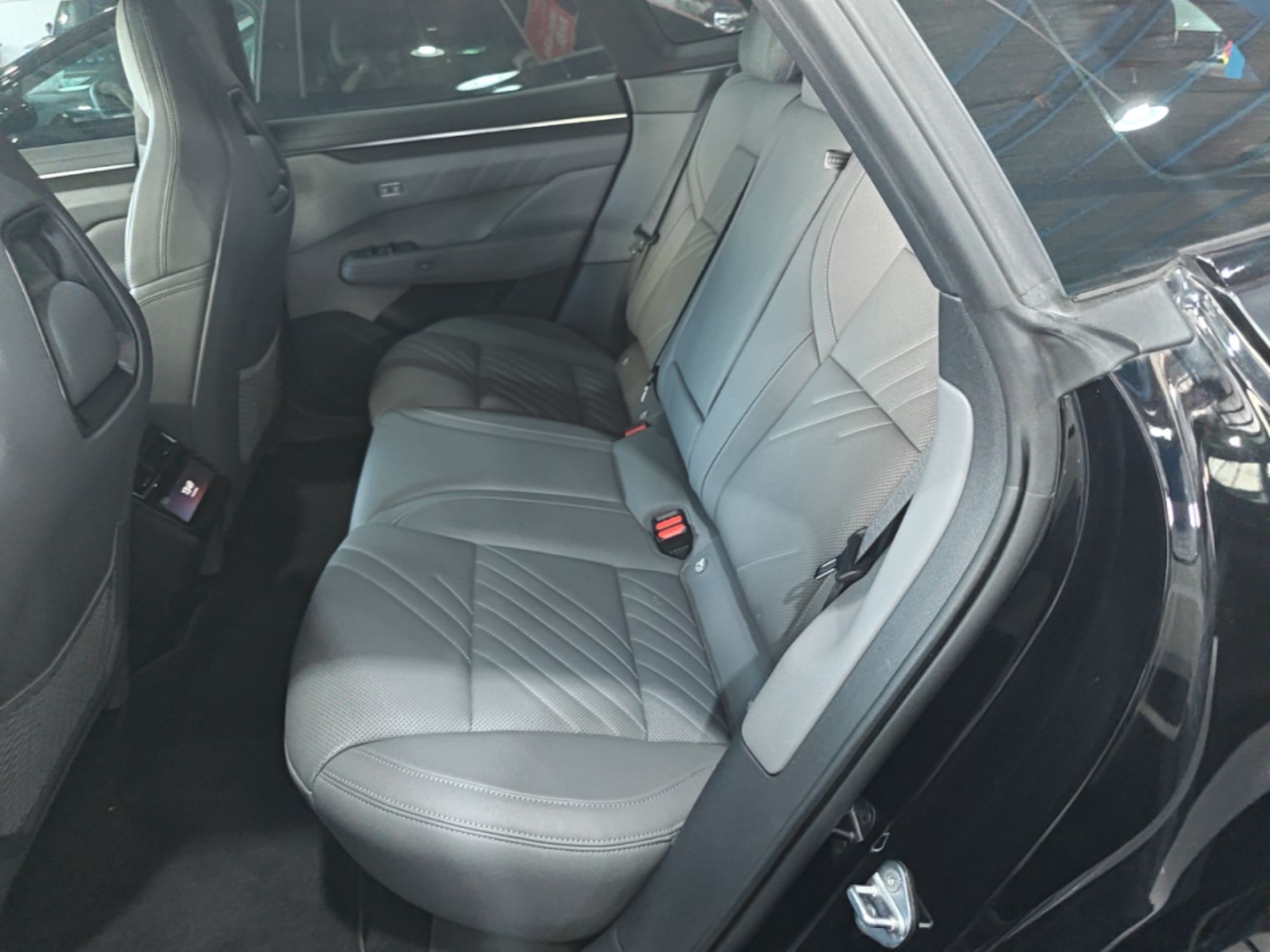 Zeekr 001 2025 WE Edition 100 kWh Rear-Wheel Drive — снимка 20