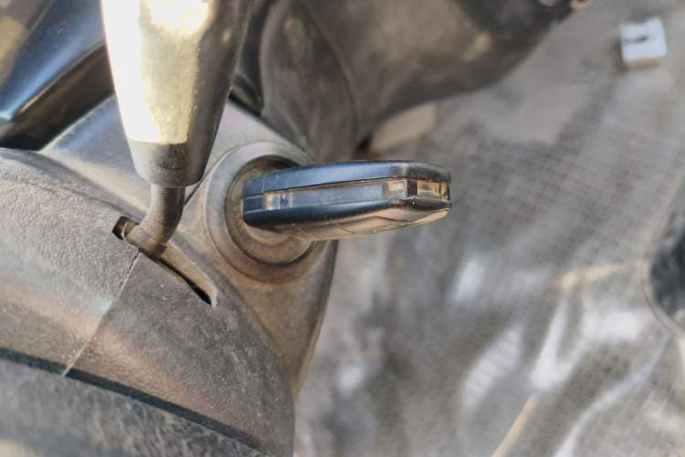 Used JAC Group Refine 2015 2.0L Shuttle Gasoline Long-Wheelbase Comfort Version HFC4GA3-3D Vehicle Key