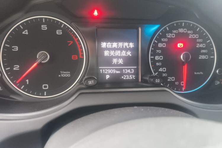 Used Audi Q5 2013 40 TFSI Technology Edition Odometer Close Up