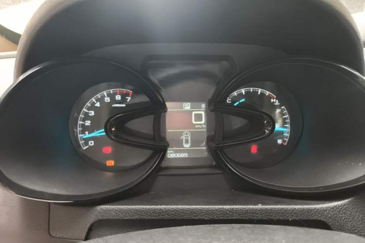 Used Dongfeng Aeolus AX7 2015 2.0L Automatic Zhiyi Trim
