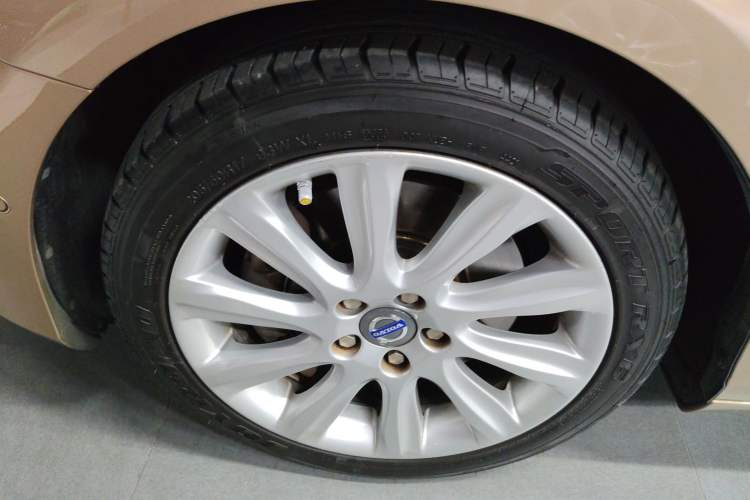 Used Volvo V40 2014 2.0T Zhiya Edition Exterior 2