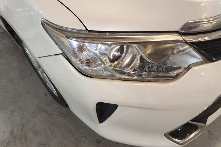 Used Toyota Camry 2016 2.0G 10th Anniversary Leading Edition Right Front Headlight