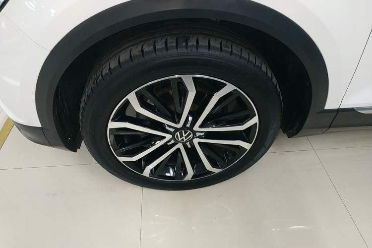 Used Volkswagen T-ROC 2021 280TSI DSG Two-Wheel Drive Comfort Connect Edition Left Front Wheel Hub