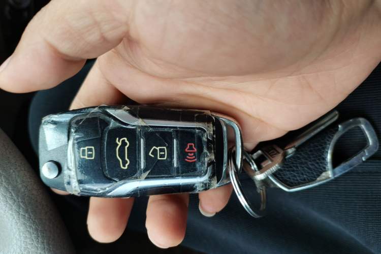 Used Nissan Tiida 2013 1.6L CVT Cool Cafe Edition
