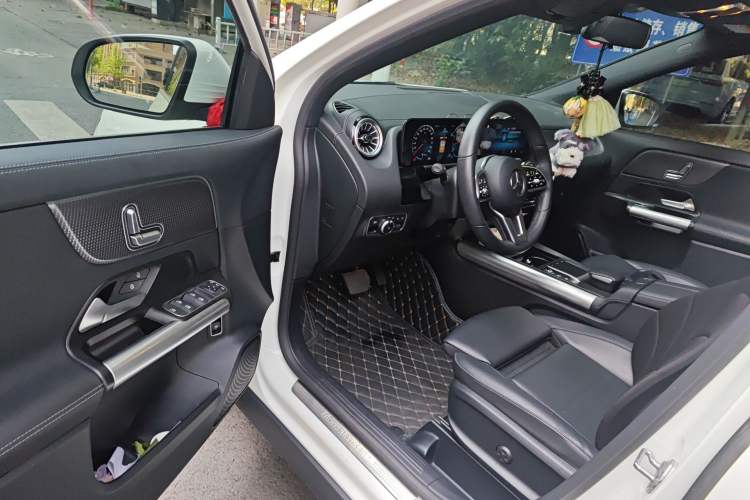 Used Mercedes-Benz GLA 2022 Facelifted GLA 200 Driver Seat