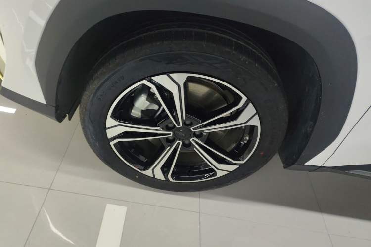 Used Geely Galaxy L7 2025 EM-i 115km Exploration+ Edition Left Front Wheel Hub