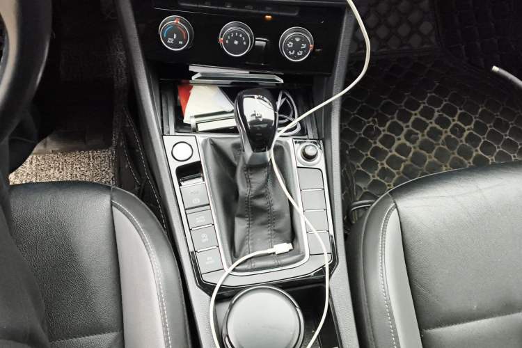 Used Volkswagen Sagitar 2019 200TSI DSG Comfort Version China VI Standard Gear Lever