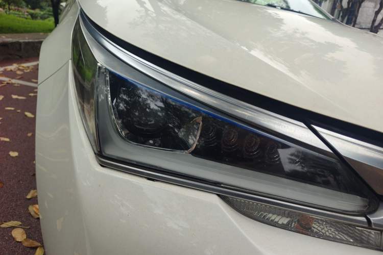 Used Toyota Corolla 2017 Revised Dual-Engine 1.8L E-CVT Leading Edition Right Front Headlight