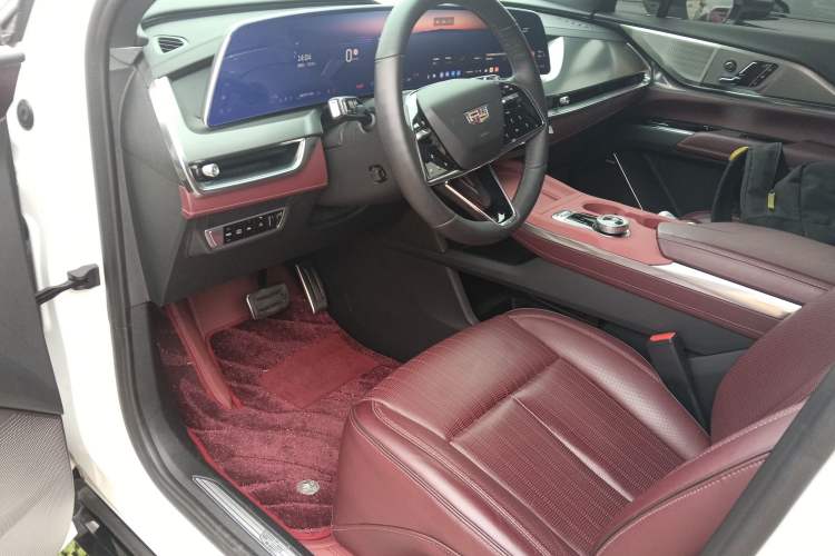 Used Cadillac XT5 2025 2.0T Platinum Edition