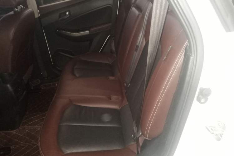 Used Venucia T70X 2016 2.0L CVT SmartFun Sport Edition
