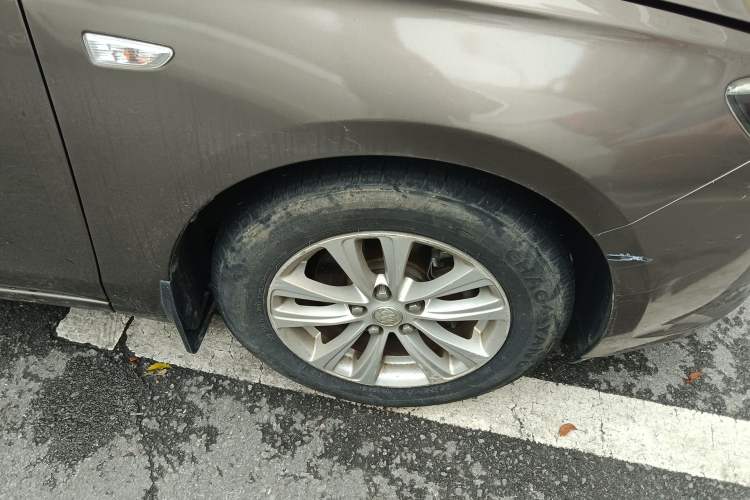 Used Buick GT 2017 15N Manual Entry-Level Trim Right Front Wheel Hub