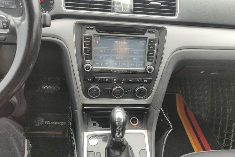 Used Volkswagen Passat 2013 1.8TSI DSG Prestige Edition Audio And AC Panel